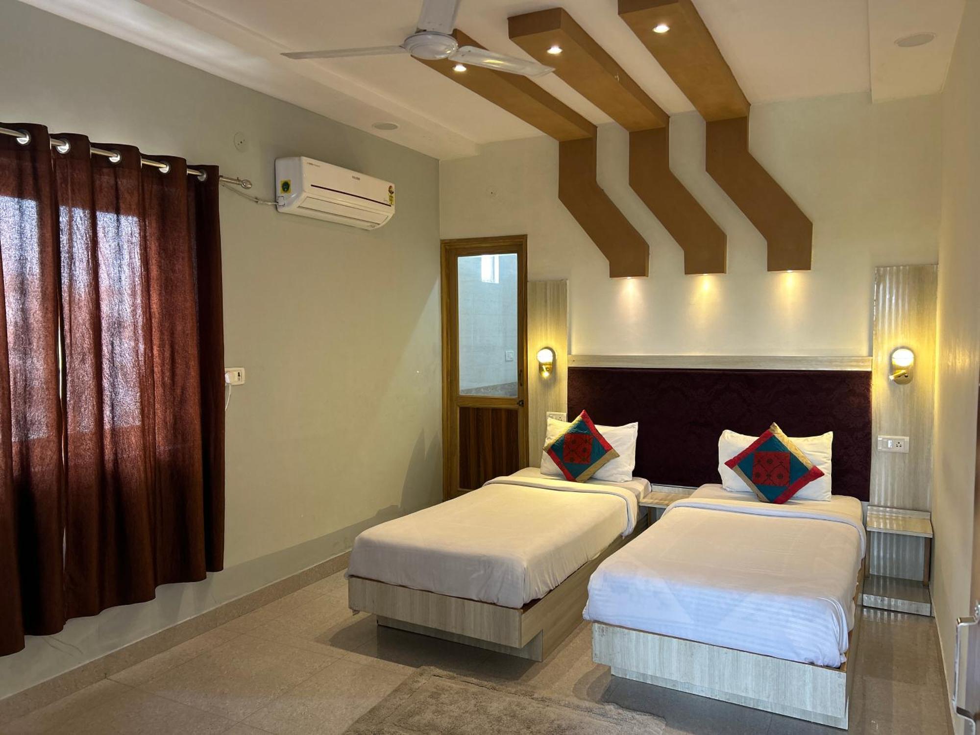 Max Guest House Агра Екстериор снимка