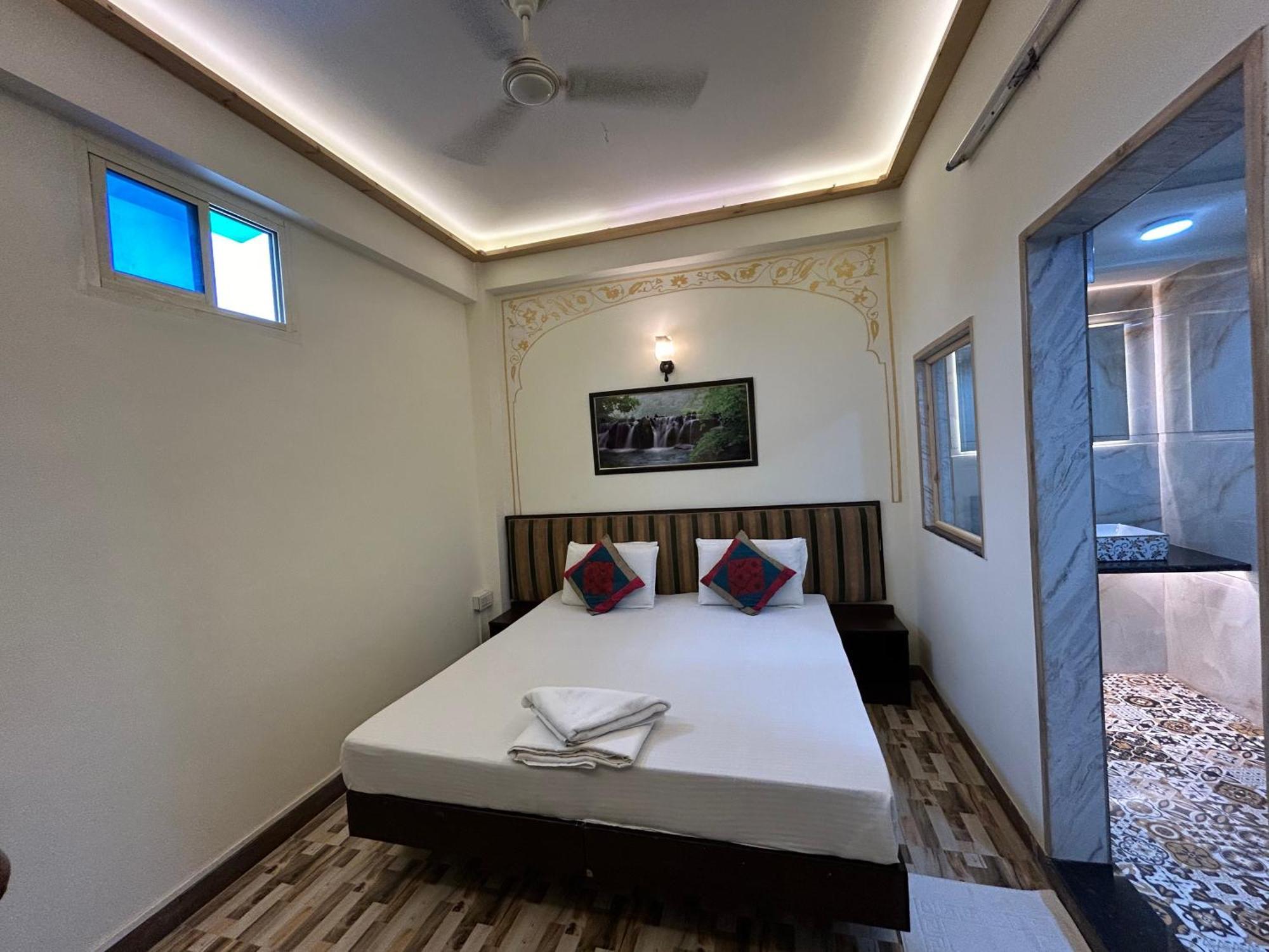 Max Guest House Агра Екстериор снимка