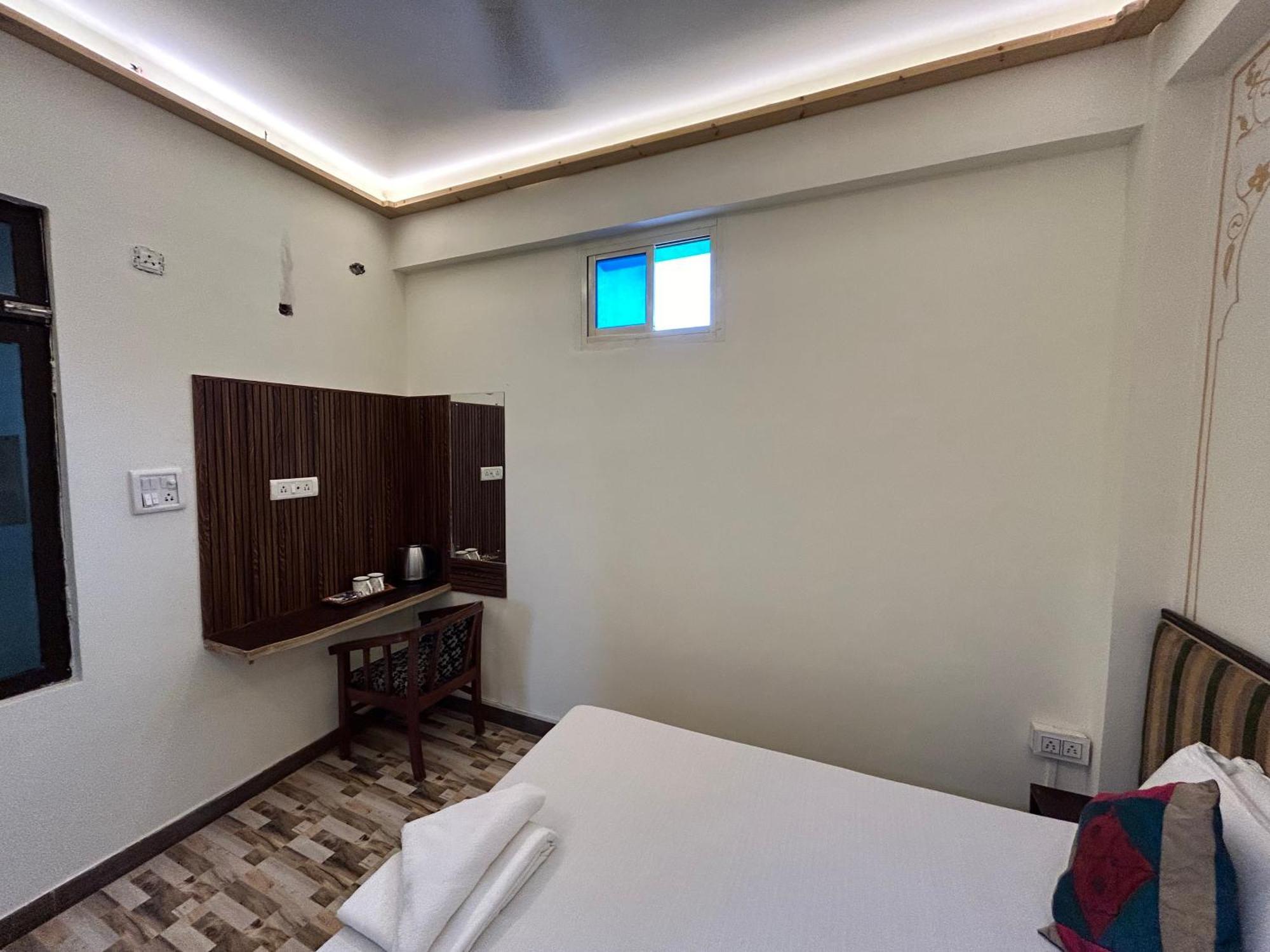 Max Guest House Агра Екстериор снимка